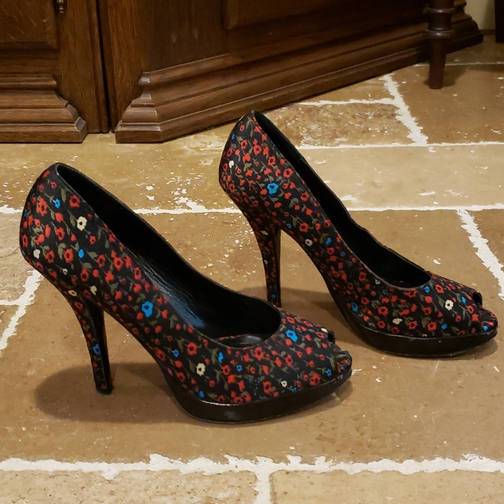Aldo's black with red flowers heels
